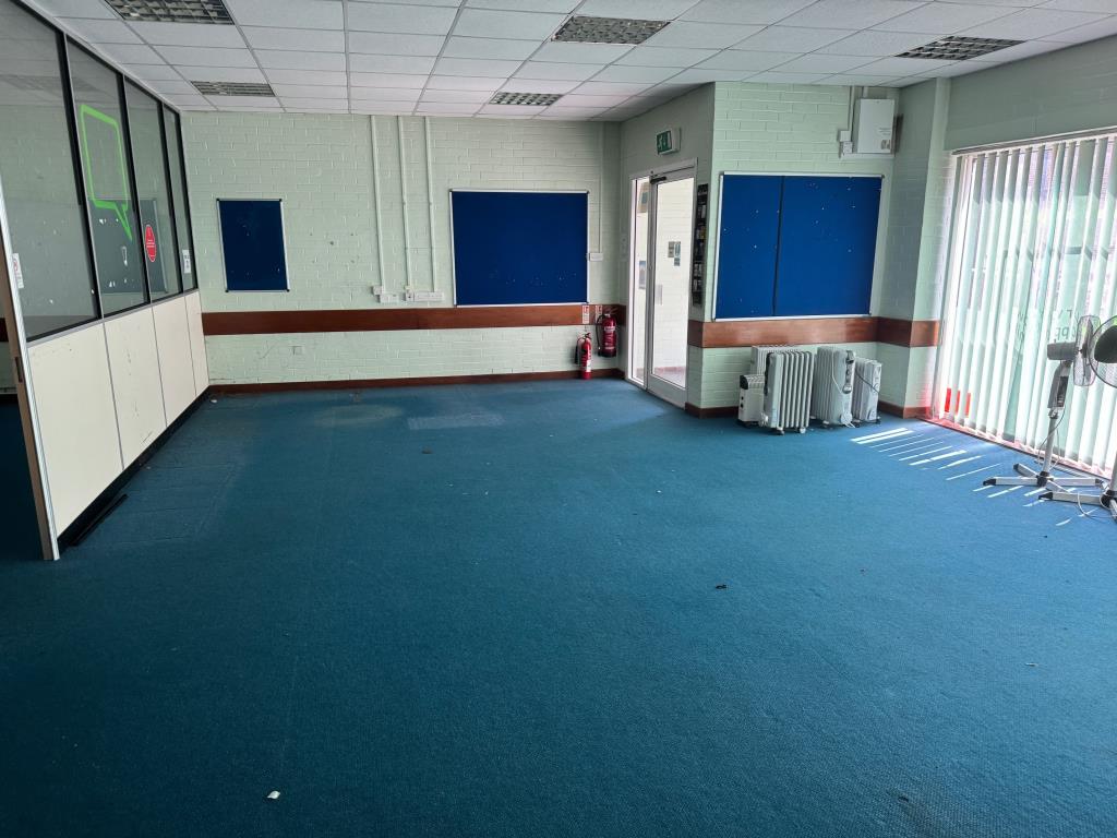 Lot: 80 - FREEHOLD PREMISES - Main office photo 1